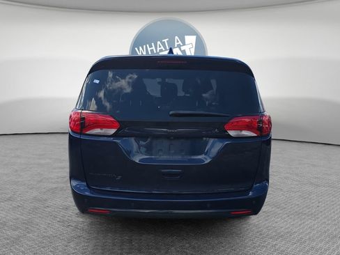 Used 2020 Chrysler Pacifica Touring w/ S Appearance Package FWD image 5