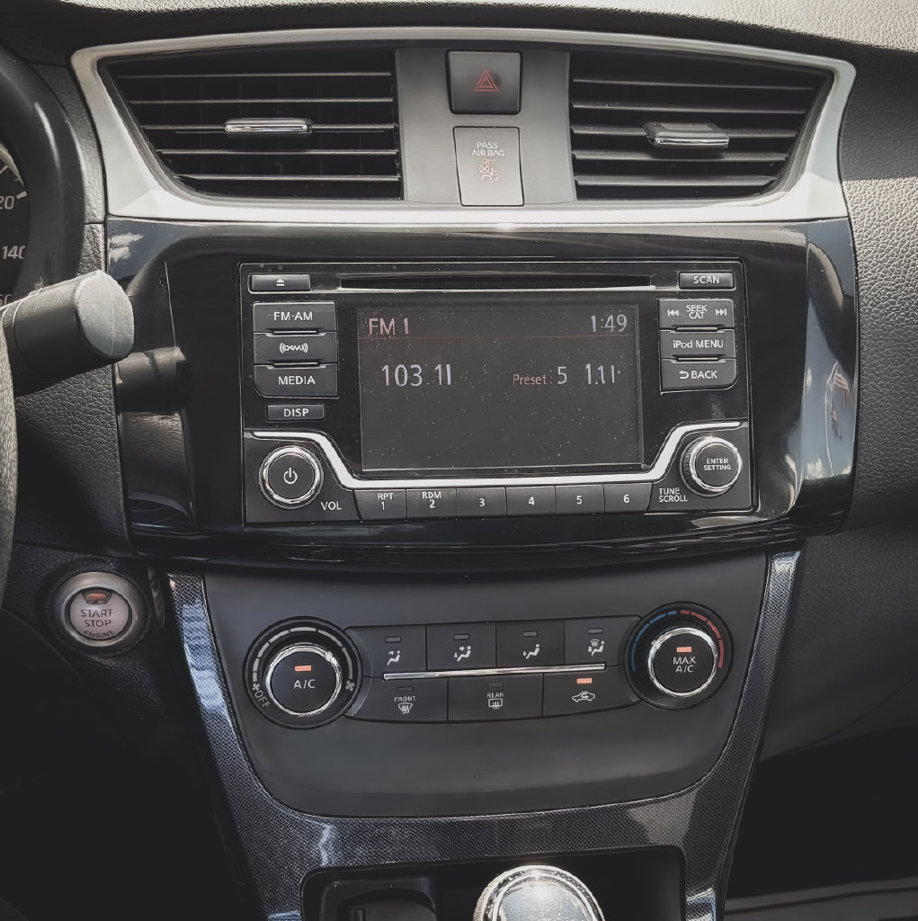 Used 2017 Nissan Sentra SR FWD image 11