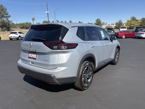 Used 2025 Nissan Rogue SV AWD/4WD image 6