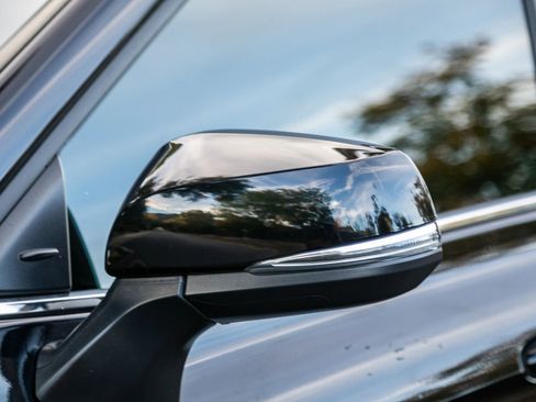 Used 2024 Toyota Highlander XLE image 17