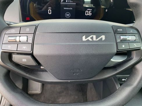 Used 2025 Kia K4 LXS image 25