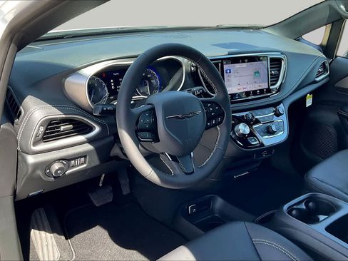 New 2026 Chrysler Pacifica Select w/ S Appearance Package FWD image 8