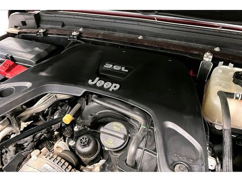 Used 2021 Jeep Gladiator Mojave AWD/4WD image 32