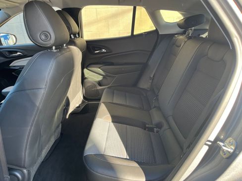 Used 2025 Chevrolet Trax LT image 24