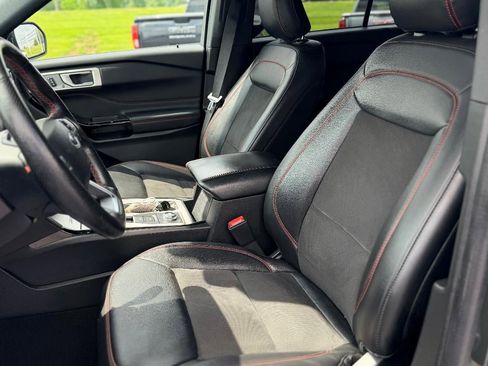 Used 2023 Ford Explorer ST-Line AWD/4WD image 13
