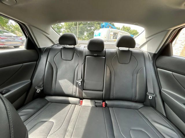Used 2022 Hyundai Elantra Limited FWD image 31