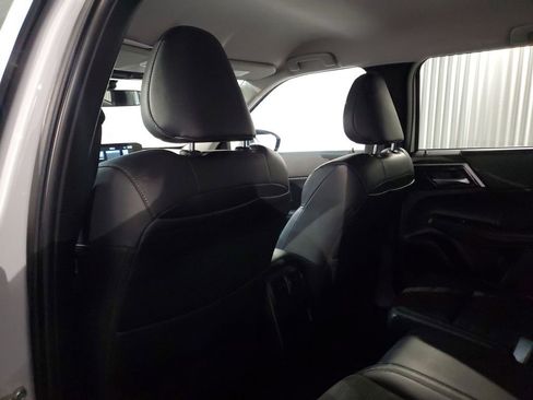 Used 2023 Mitsubishi Outlander SE AWD/4WD image 15