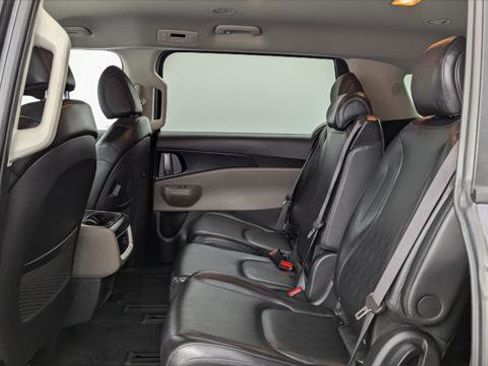 Used 2025 Kia Carnival image 17