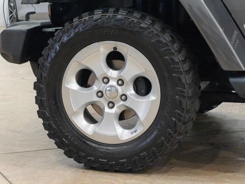 Used 2014 Jeep Wrangler Unlimited Sahara AWD/4WD image 33