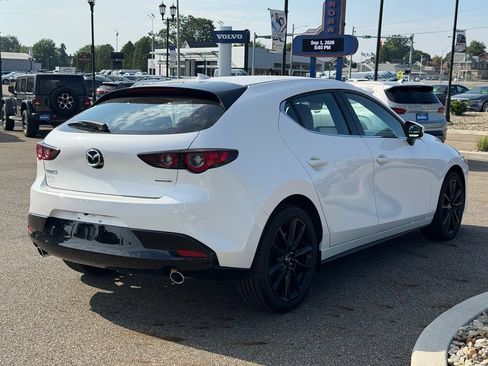 Used 2022 MAZDA MAZDA3 s FWD image 5
