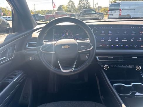 Certified 2025 Chevrolet Traverse LT image 2