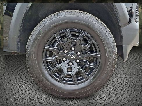 Used 2024 Chevrolet Colorado Trail Boss w/ Safety Package AWD/4WD image 6