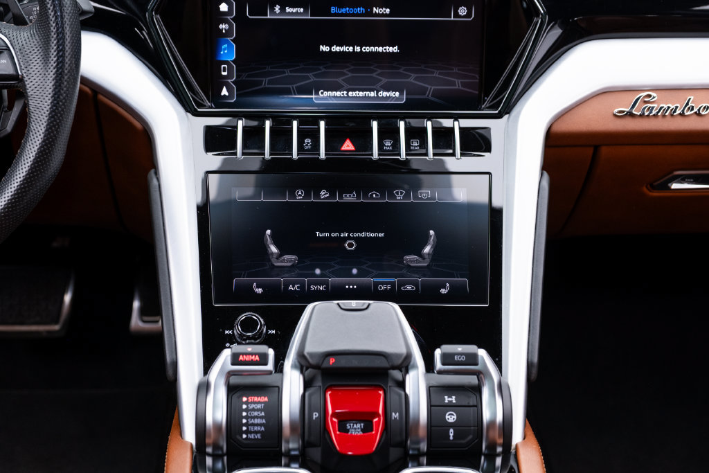 Used 2020 Lamborghini Urus AWD/4WD image 37