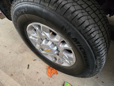 Used 2024 Chevrolet Silverado 2500 LTZ w/ LTZ Convenience Package image 8