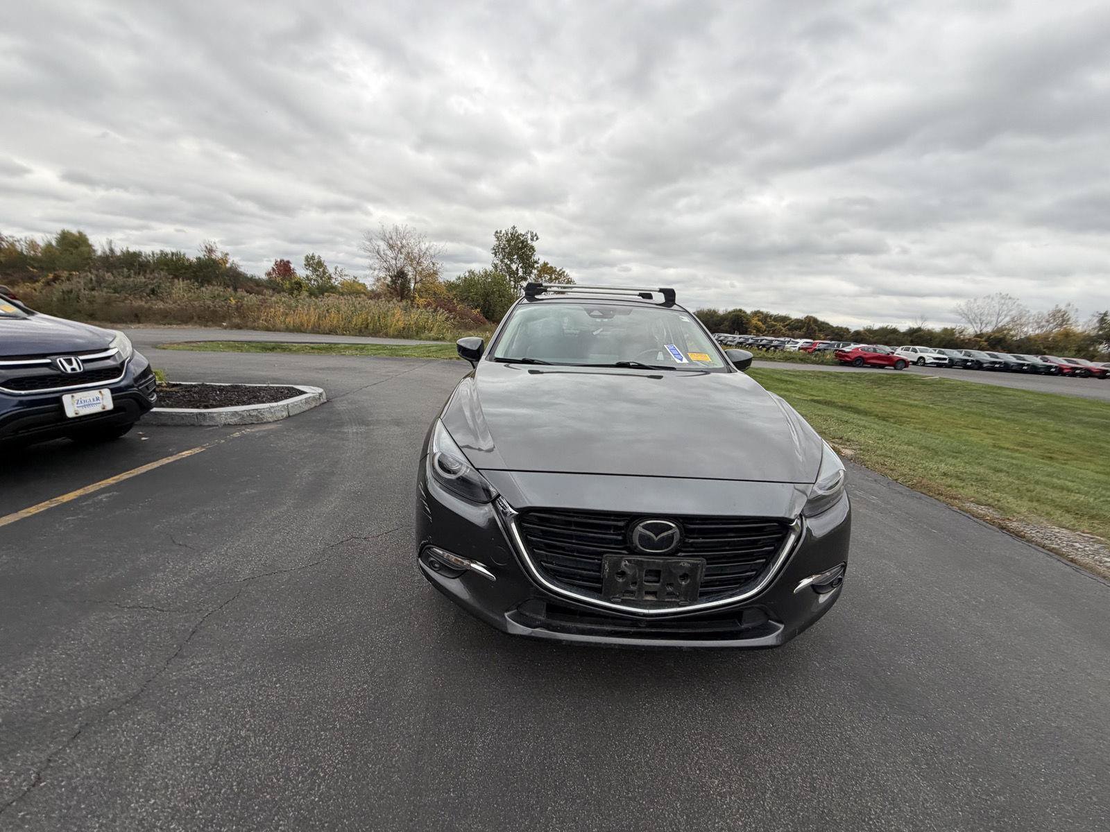 Used 2018 MAZDA MAZDA3 Grand Touring w/ Premium Equipment Package FWD image 4