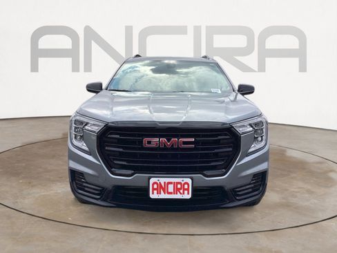 Used 2024 GMC Terrain SLE w/ Elevation Edition image 8