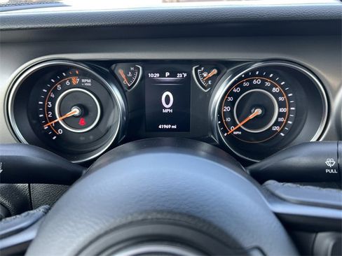 Certified 2022 Jeep Gladiator Willys image 18
