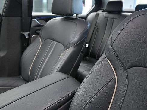 Used 2018 BMW 540i w/ M Sport Package RWD image 14