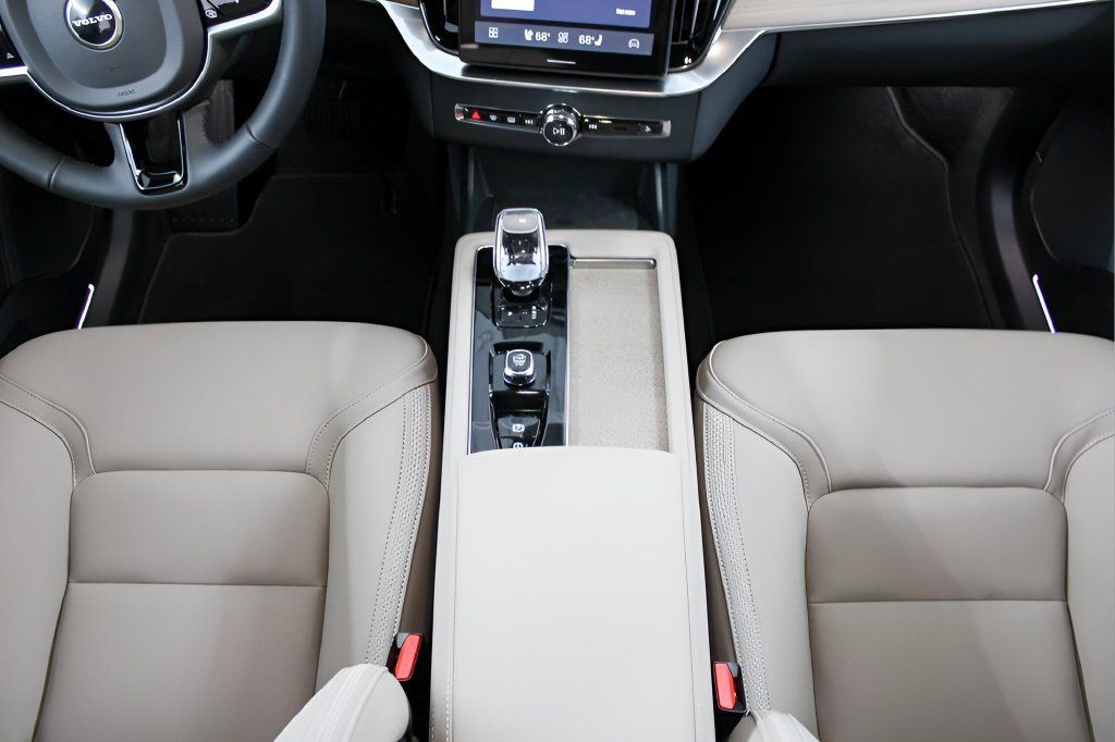 Certified 2026 Volvo XC90 B5 Plus w/ Protection Package Premier AWD/4WD image 16