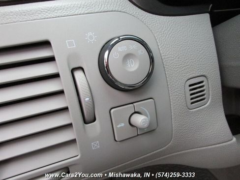 Used 2010 Cadillac DTS Luxury image 29