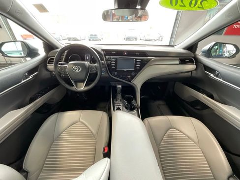 Certified 2020 Toyota Camry SE image 8