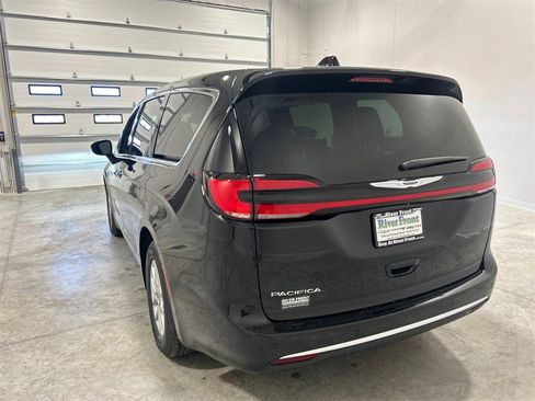 New 2025 Chrysler Pacifica Select image 8