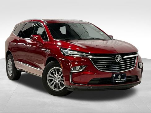 Used 2024 Buick Enclave Essence image 1