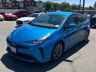 Used 2020 Toyota Prius Limited FWD video 1