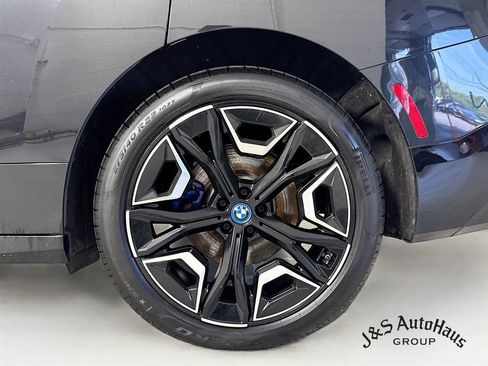 Used 2024 BMW iX xDrive50 w/ Sport Package AWD/4WD image 40