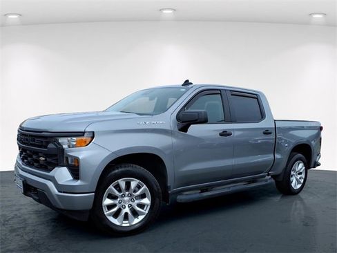 Used 2024 Chevrolet Silverado 1500 Custom image 2
