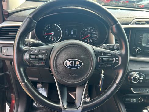 Used 2016 Kia Sorento LX w/ LX Convenience Package image 9