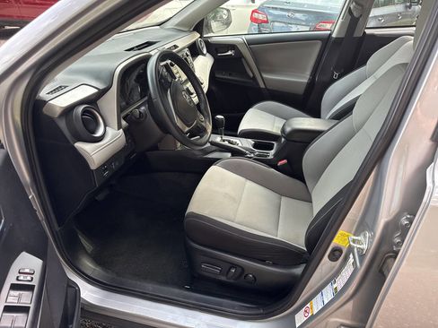 Used 2018 Toyota RAV4 XLE AWD/4WD image 12