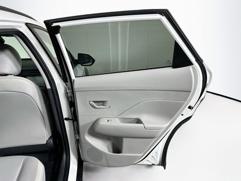 Used 2025 Hyundai Kona SEL image 28