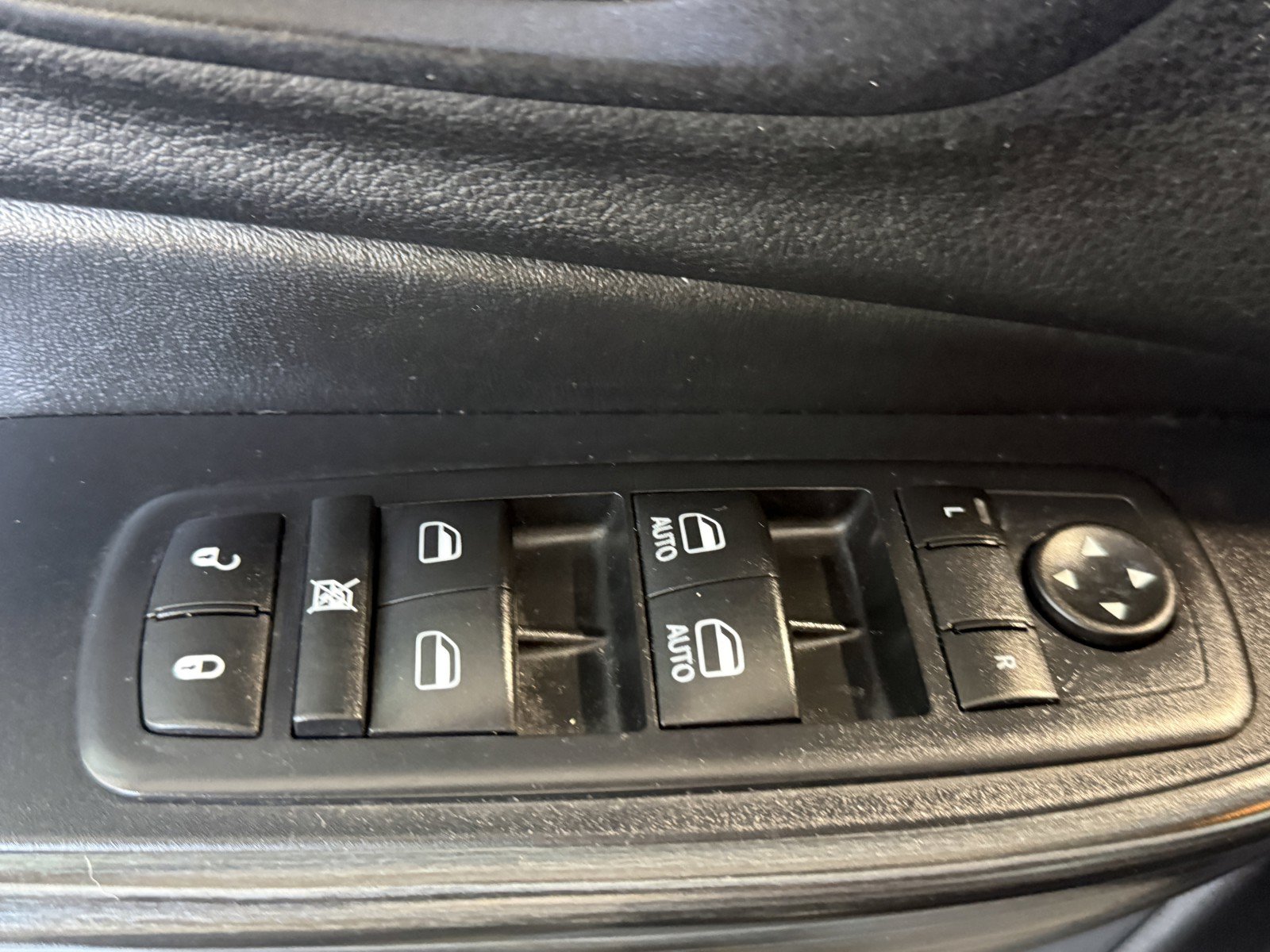 Used 2017 Jeep Cherokee Limited AWD/4WD image 25