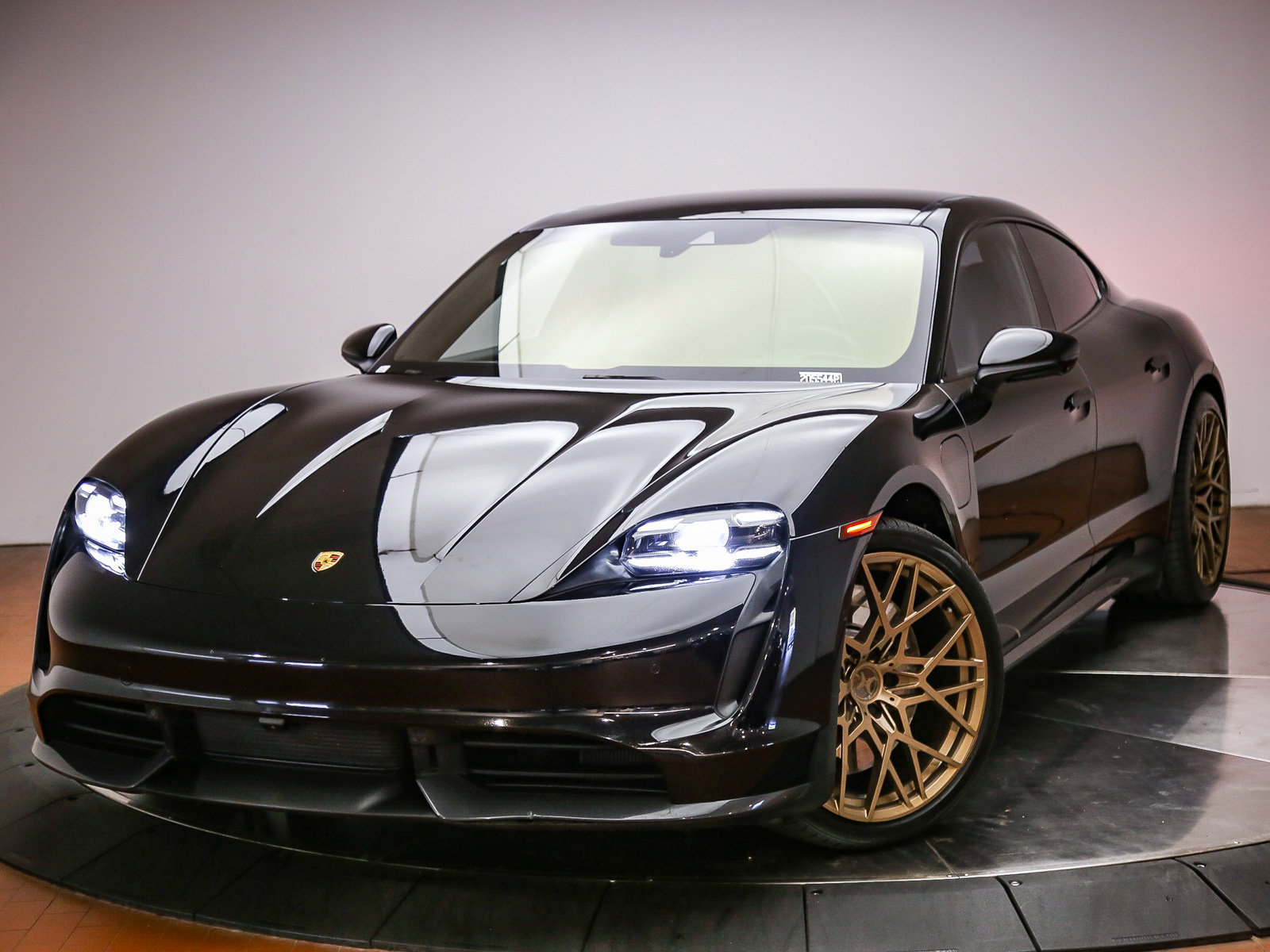 Used 2020 Porsche Taycan Turbo AWD/4WD image 1