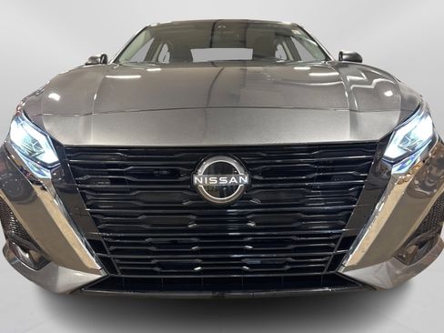 Used 2025 Nissan Altima 2.5 SV image 10