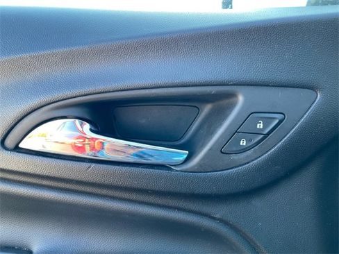 Used 2018 Chevrolet Equinox LT w/ Sun & Infotainment Package image 30