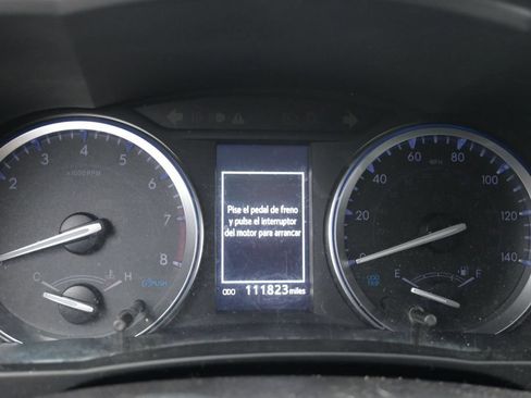 Used 2019 Toyota Highlander XLE FWD image 11