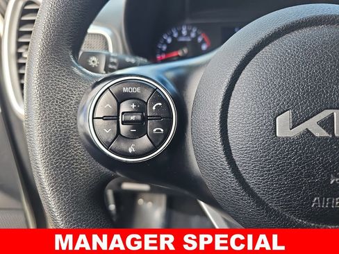 Used 2022 Kia Soul LX image 16