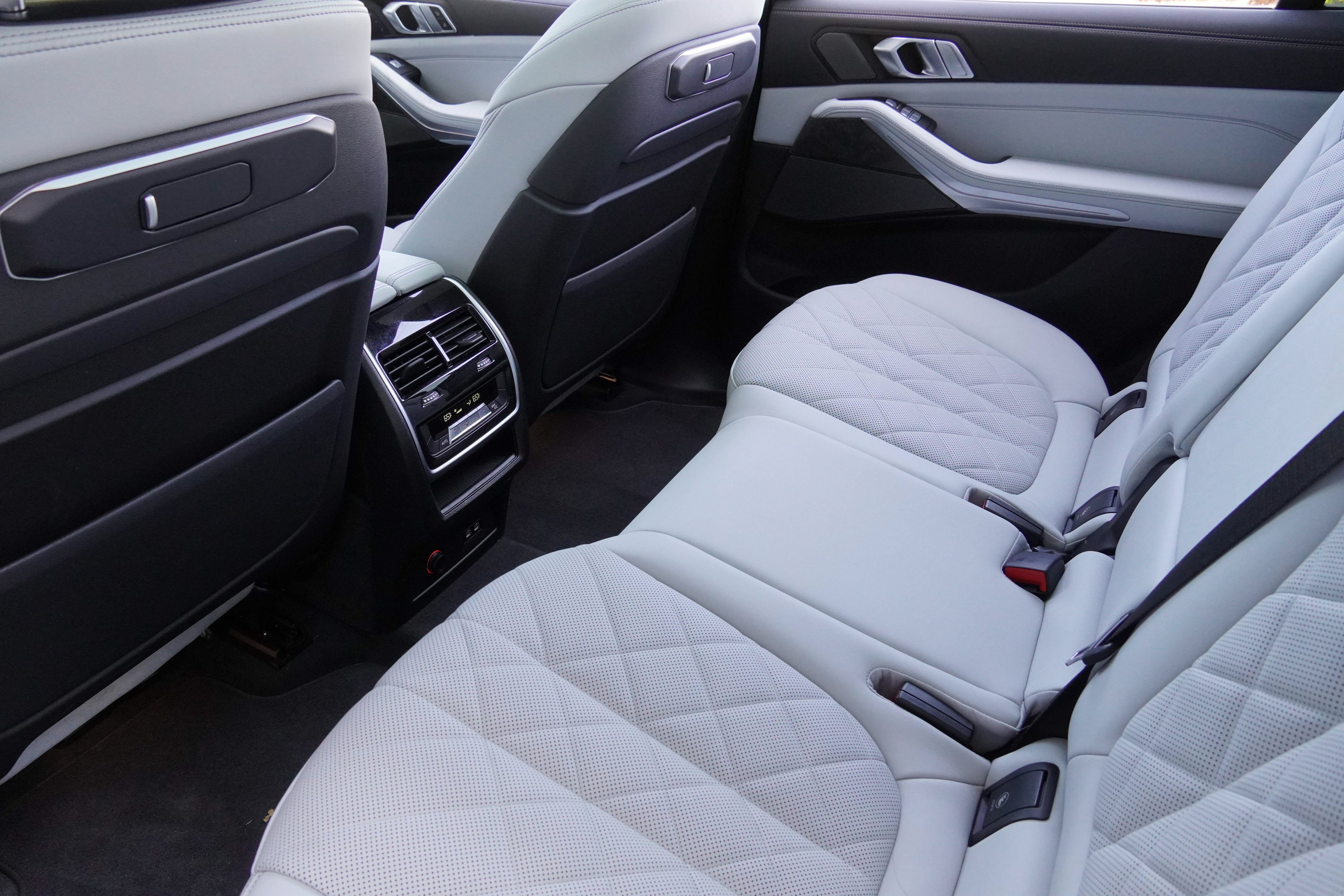 Certified 2024 BMW X7 xDrive40i w/ Premium Package AWD/4WD image 32
