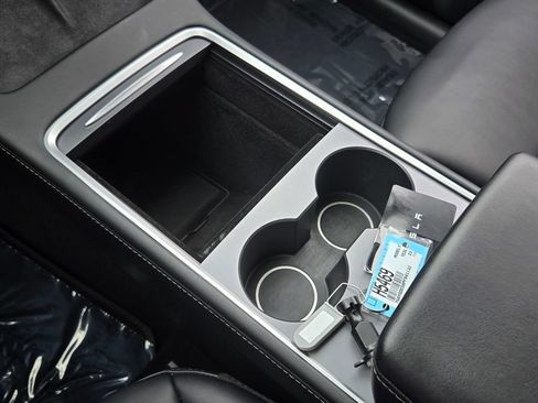 Used 2023 Tesla Model Y 2WD image 18