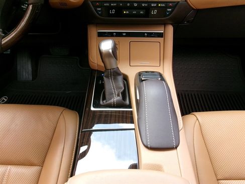 Used 2016 Lexus ES 350 w/ Luxury Package w/Wood Trim FWD image 24