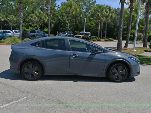 Used 2026 Toyota Prius Plug-In Hybrid FWD image 2