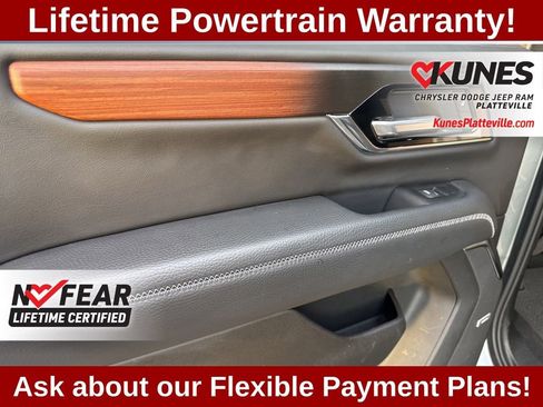 Used 2025 GMC Yukon XL Denali AWD/4WD image 23