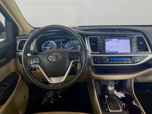 Used 2015 Toyota Highlander Limited w/ Driver Technology Package FWD image 19