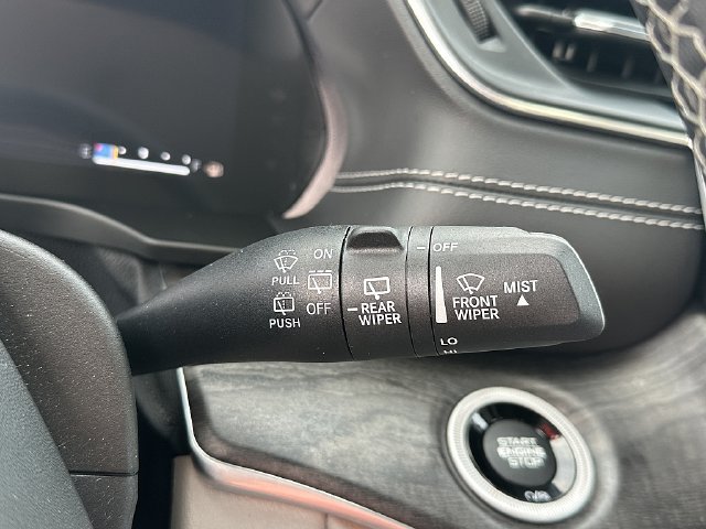 Used 2023 Jeep Grand Cherokee Overland AWD/4WD image 24