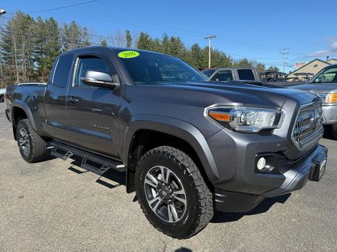 Used 2016 Toyota Tacoma TRD Sport image 16