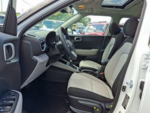 New 2026 Hyundai Venue SEL FWD image 6