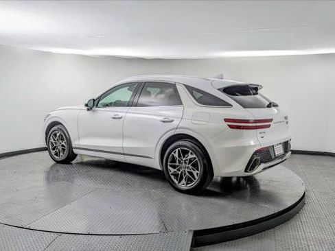 Used 2022 Genesis GV70 2.5T w/ Select Package image 4