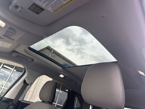 Used 2021 Ford Escape SE w/ SE Sport Appearance Package image 17